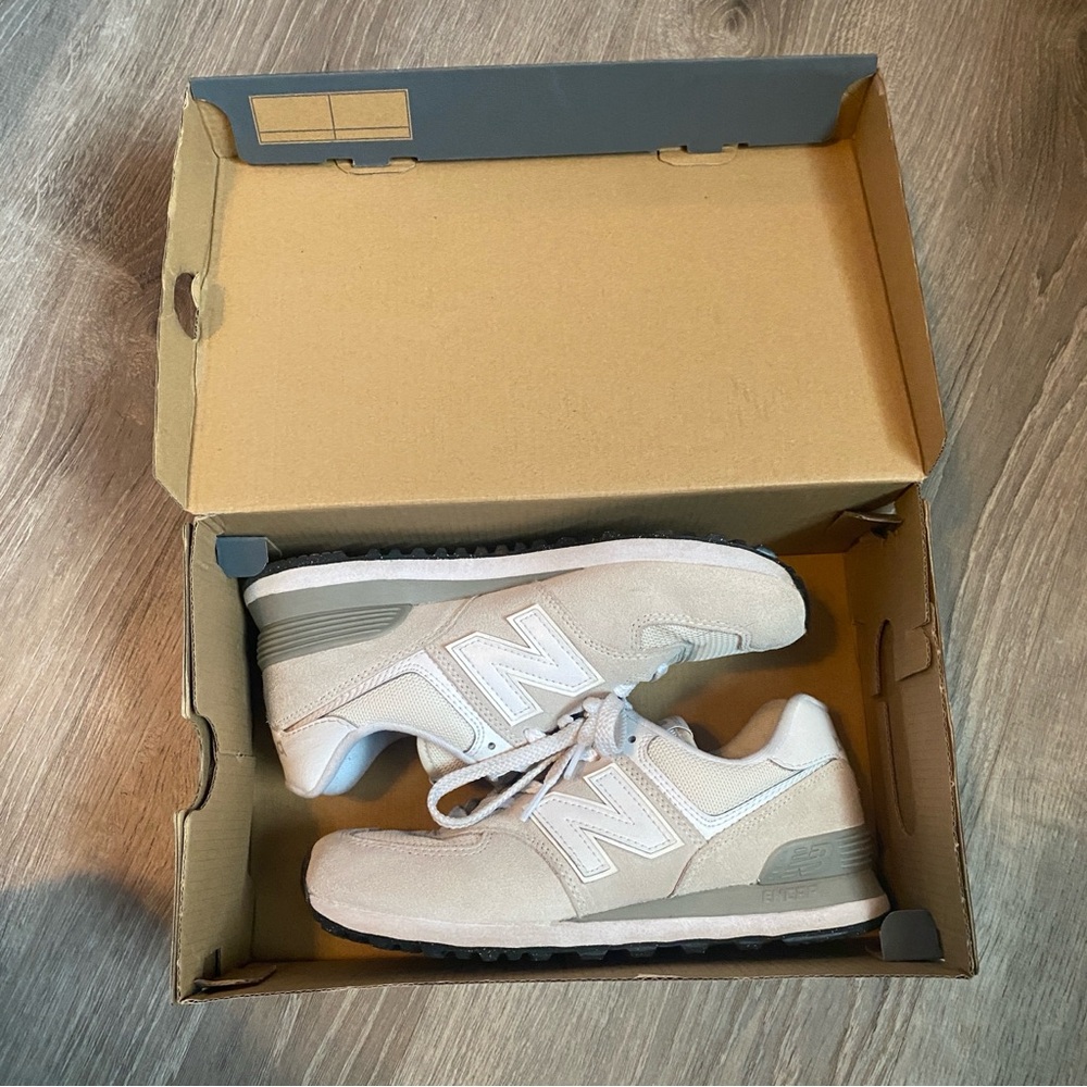 New Balance Women's Sneakers - Gray and White